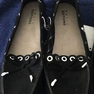 Black flat shoes